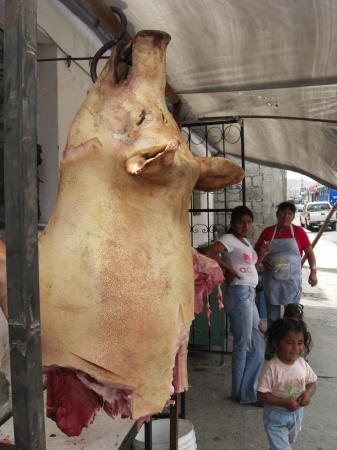 Cochon frit dans la rue